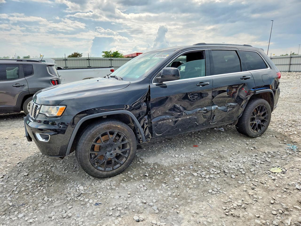 Salvage Jeep Cherokee Image
