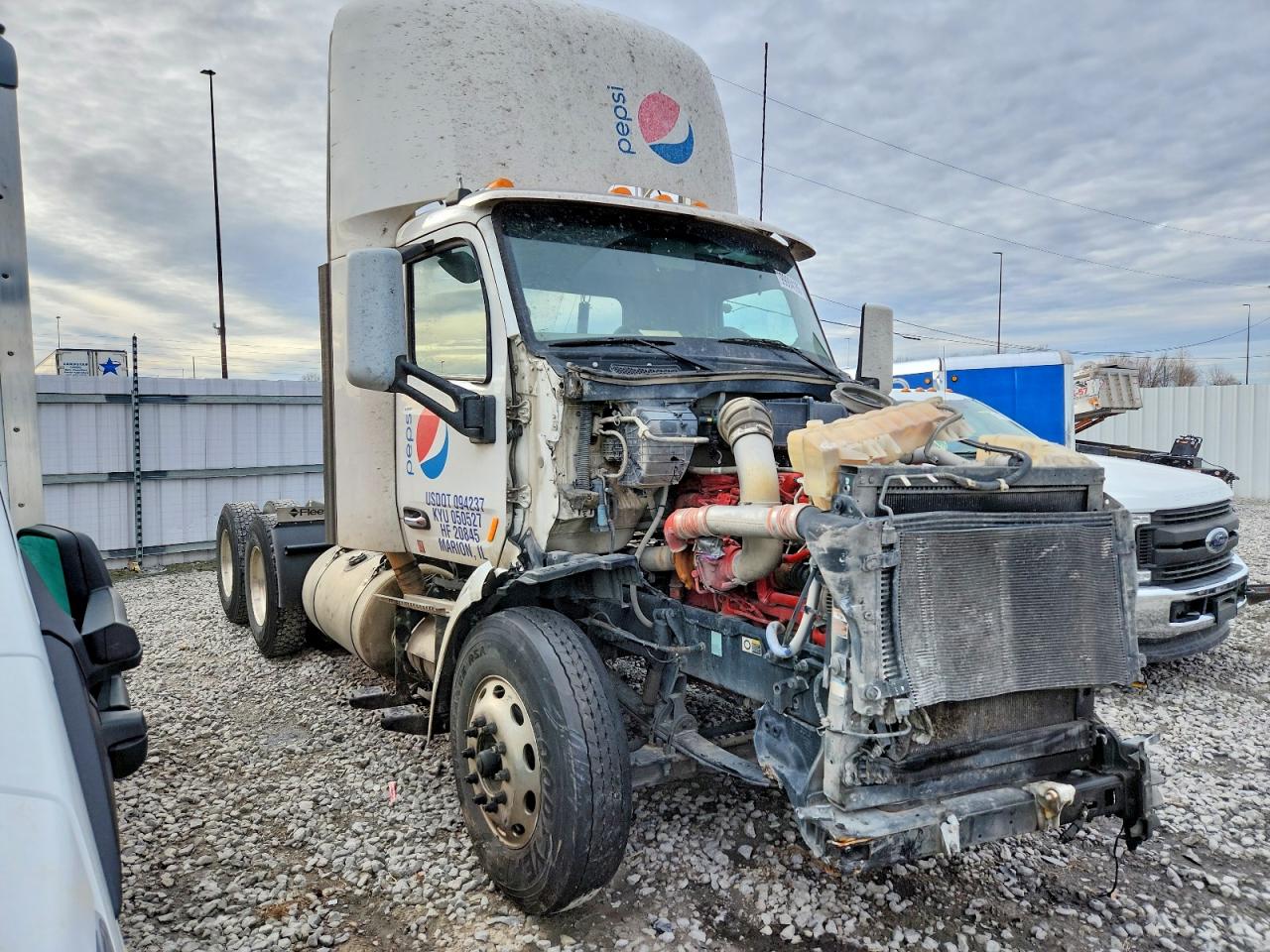 Salvage Peterbilt 579 Image
