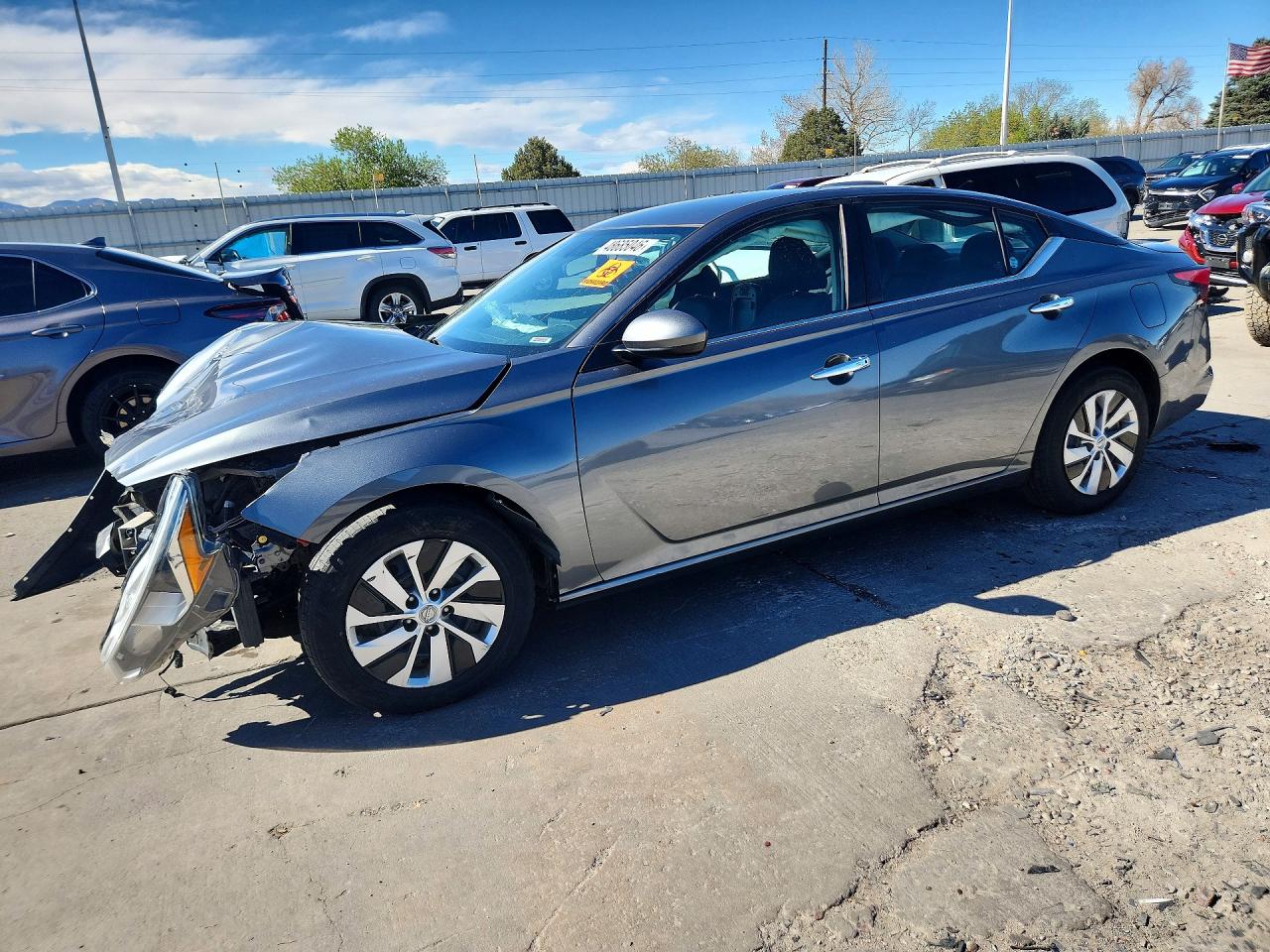 Salvage Nissan Altima Image