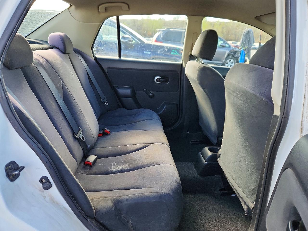 Nissan Versa 1.6 Base