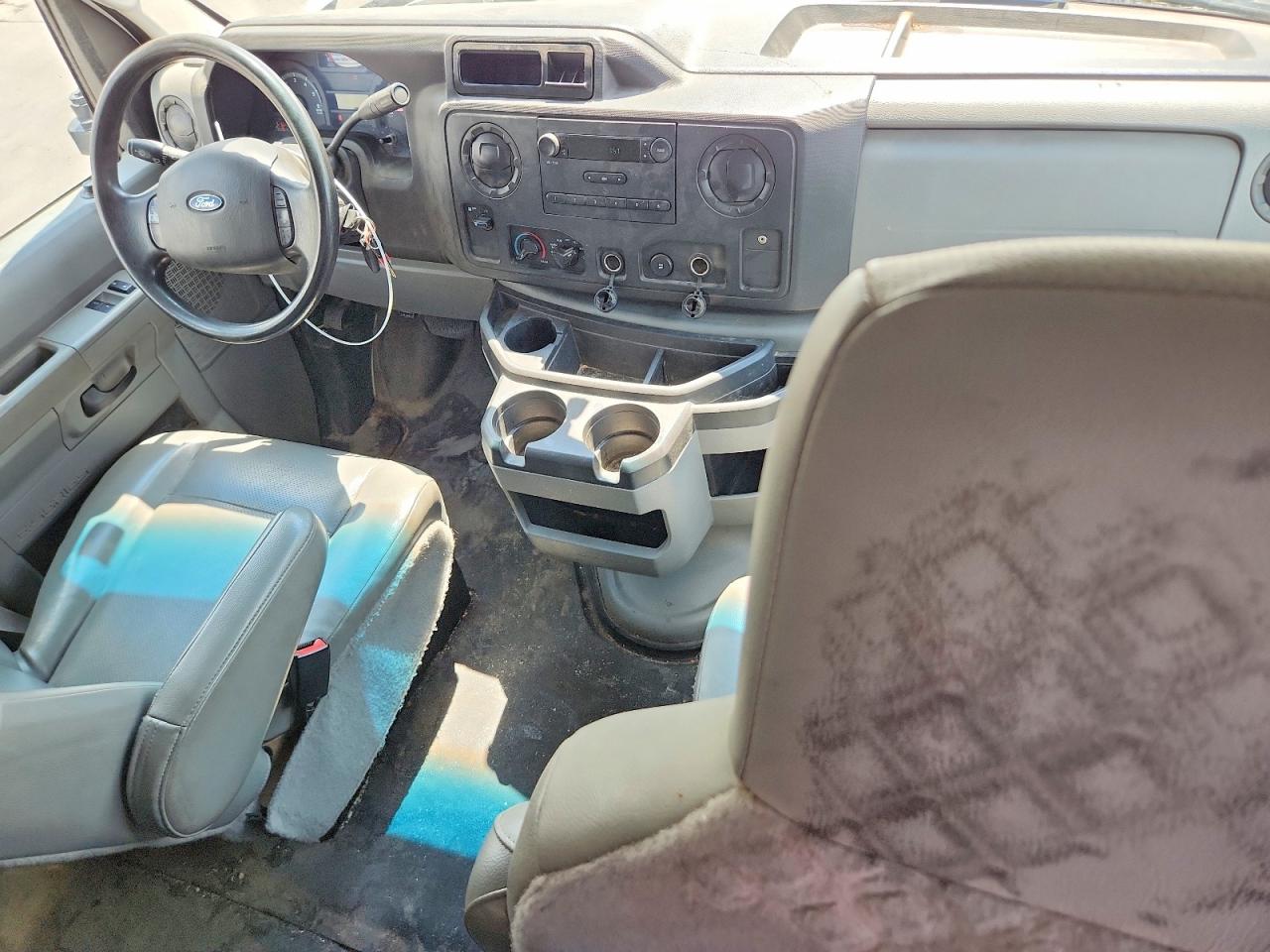 Ford Econoline E250 Van