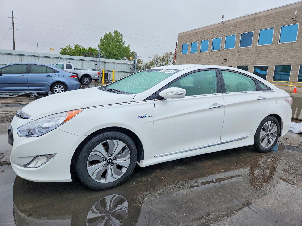 Salvage Hyundai SONATA Image