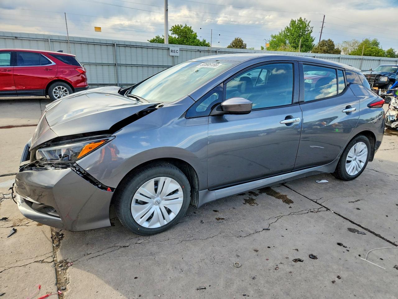 Salvage Nissan LEAF Image