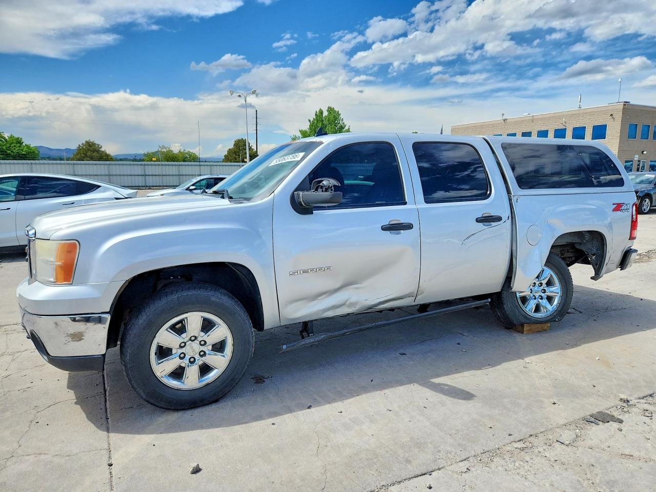 Salvage GMC Sierra Image