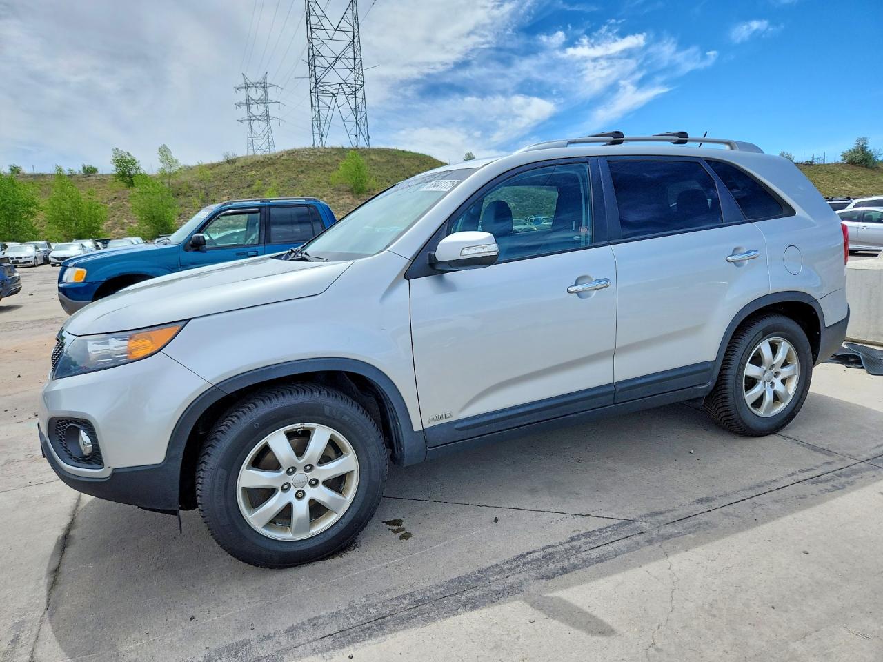 Salvage Kia Sorento Image