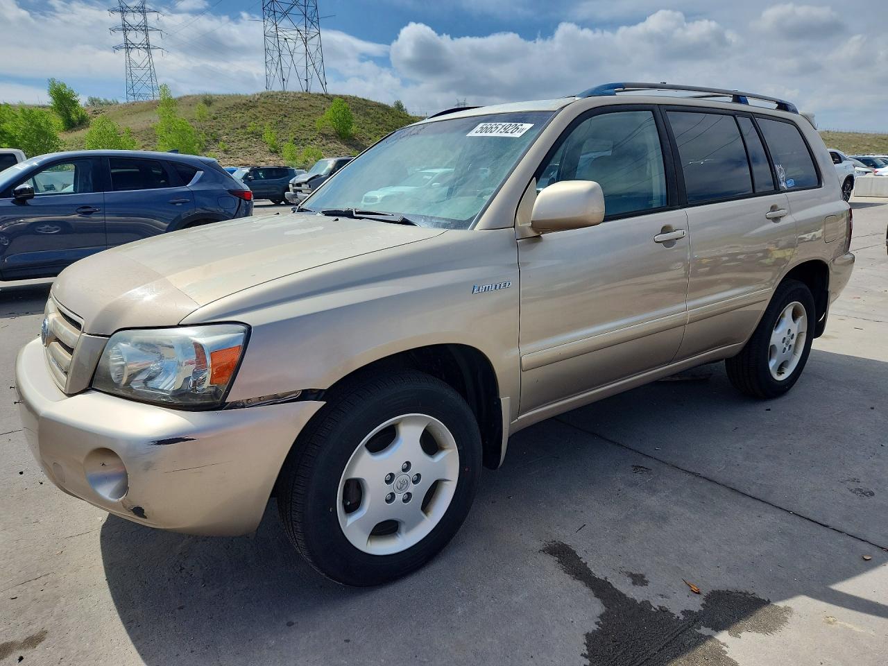 Salvage Toyota Highlander Image