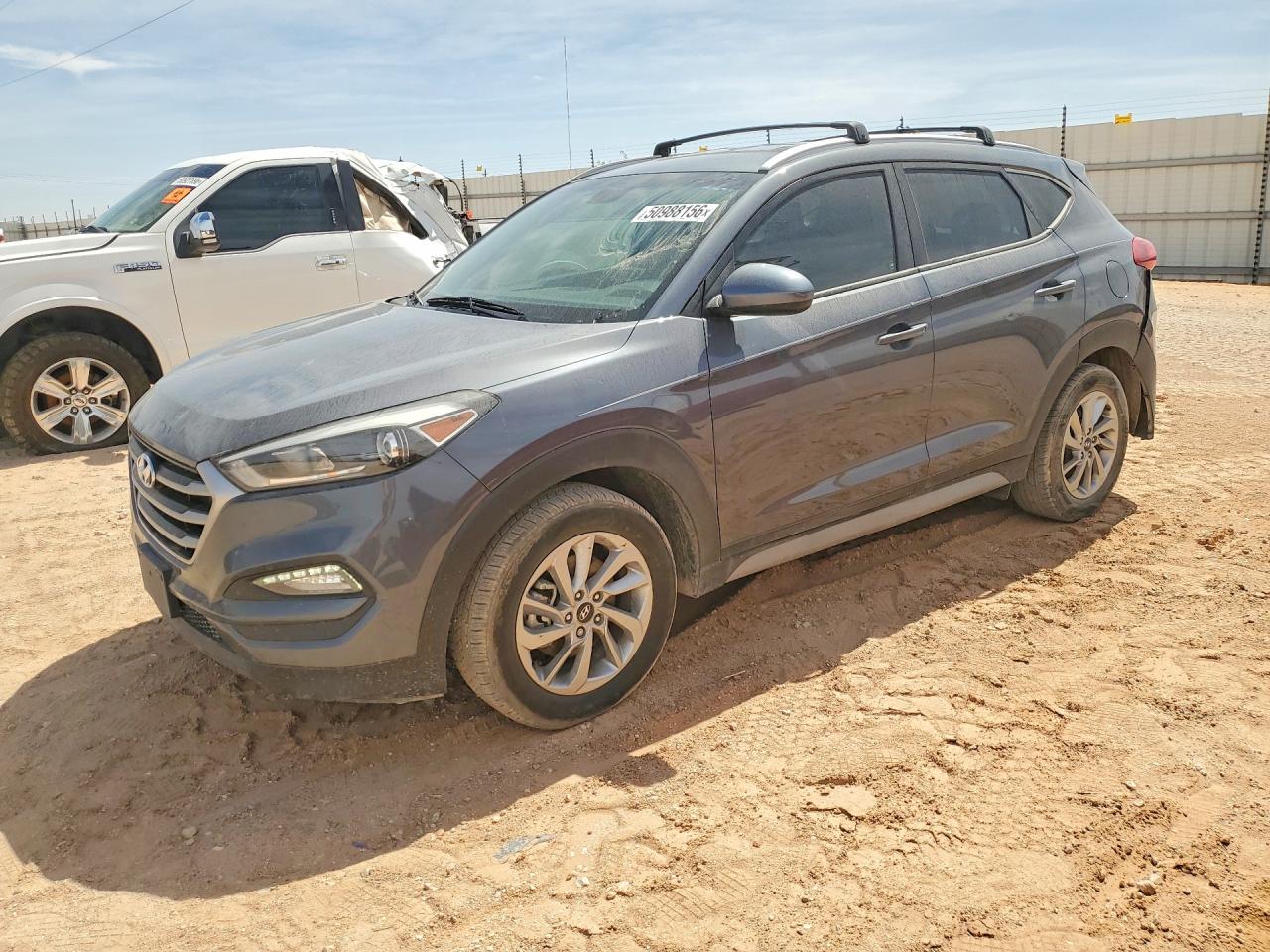 Salvage Hyundai TUCSON Image