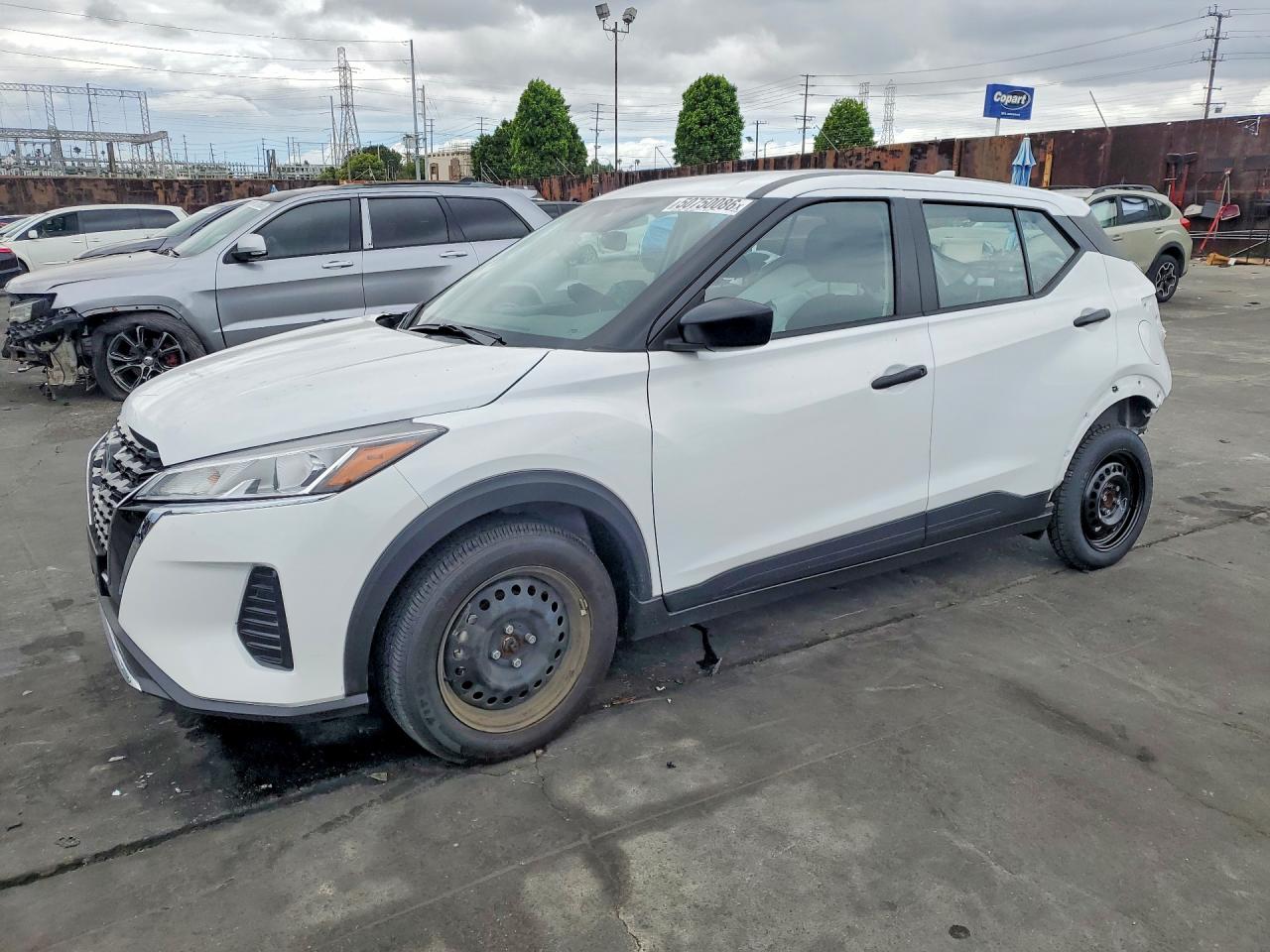 Salvage Nissan Kicks Play Image