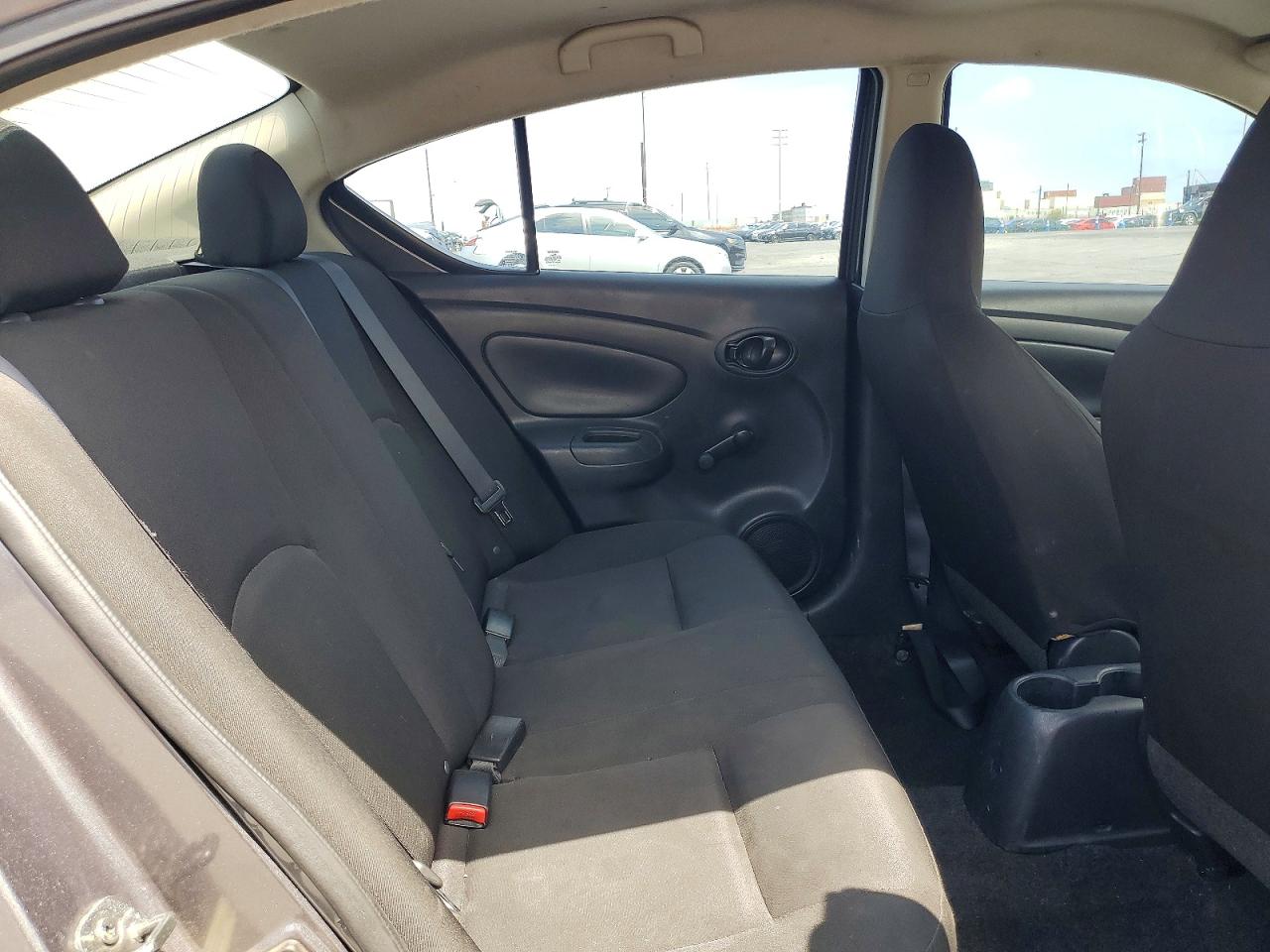Nissan Versa 1.6 S