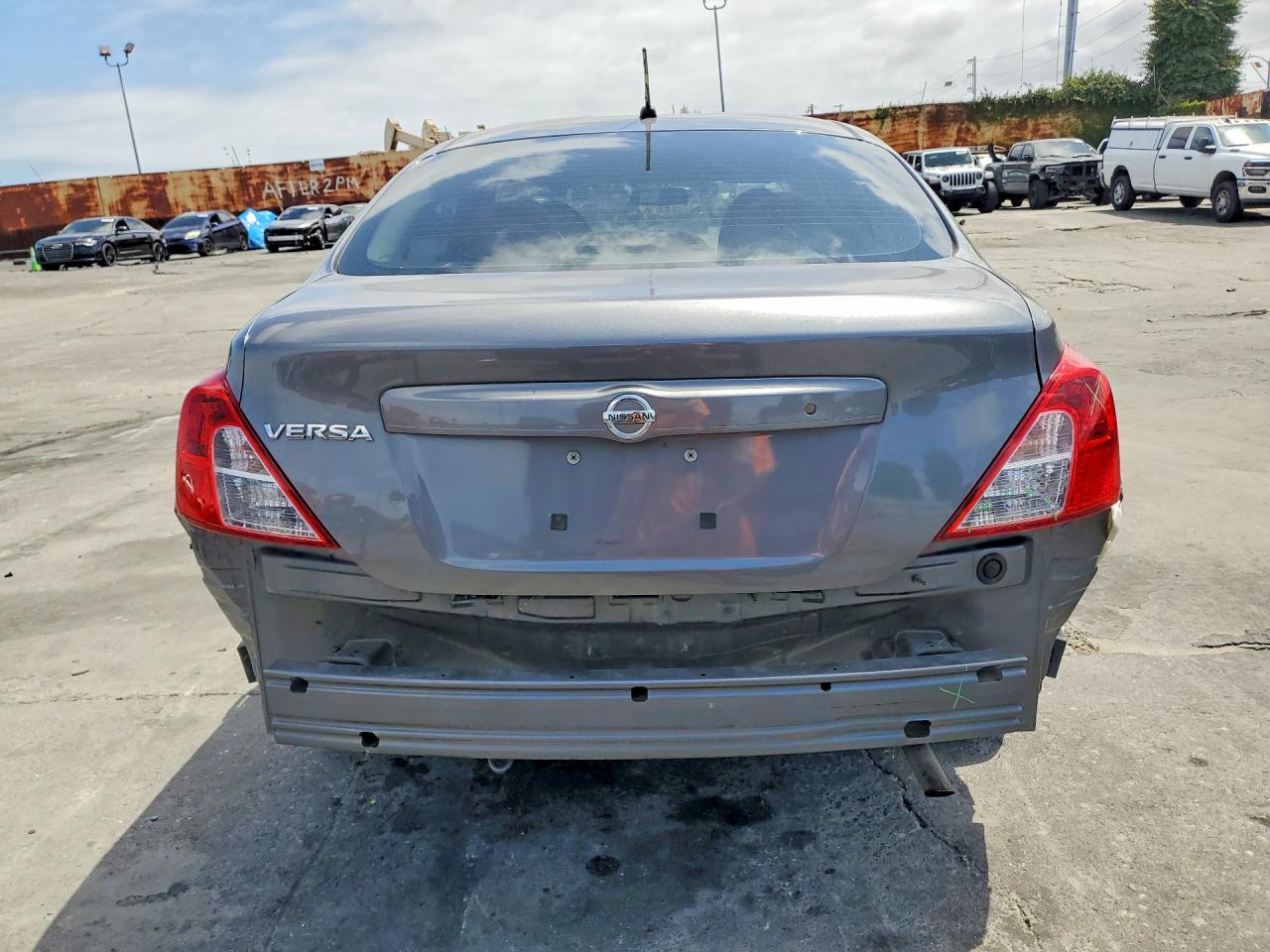 Nissan Versa 1.6 S
