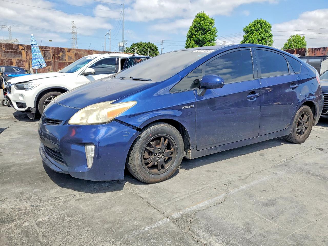 Salvage Toyota Prius Image