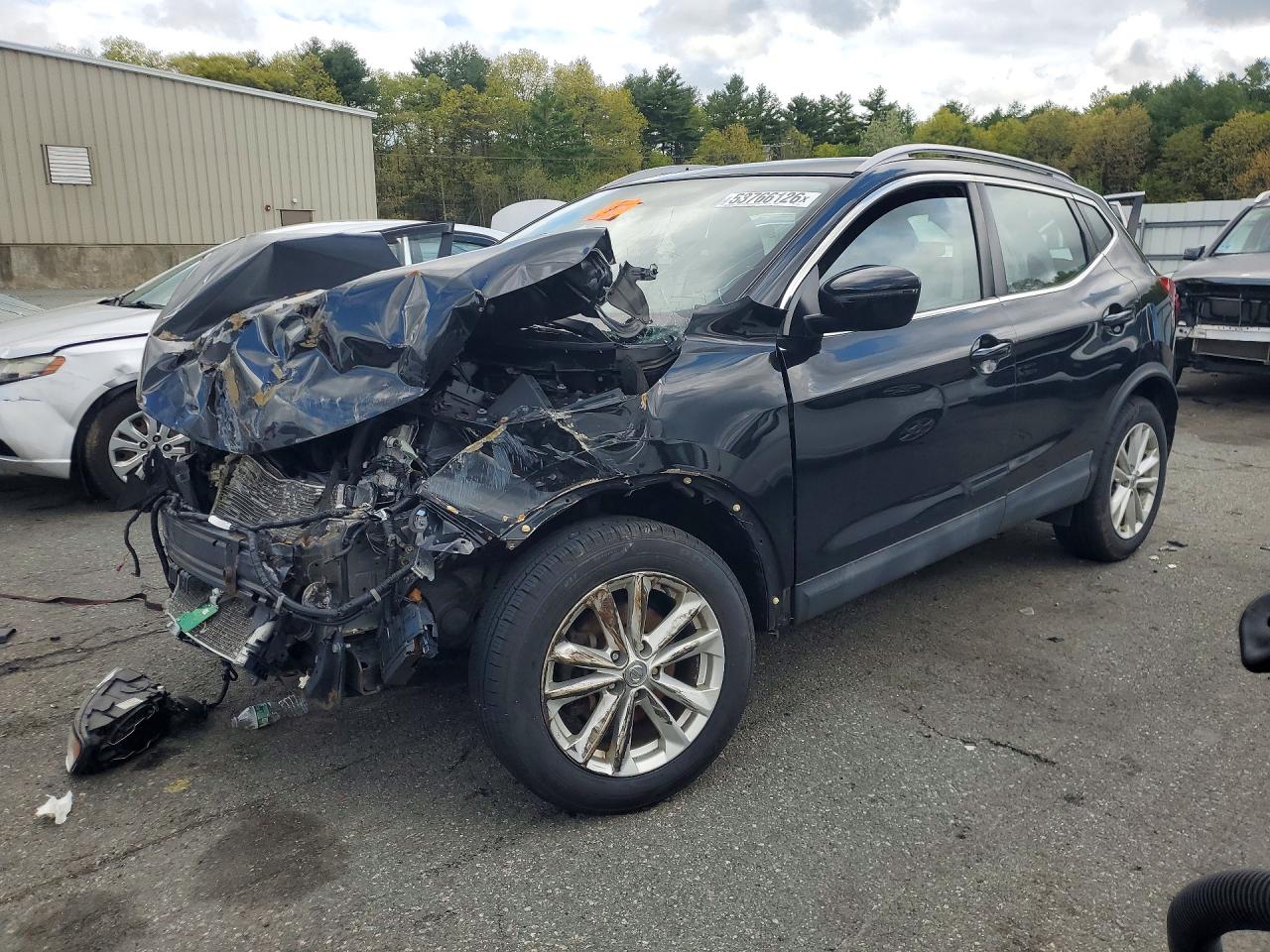 Salvage Nissan Rogue Image