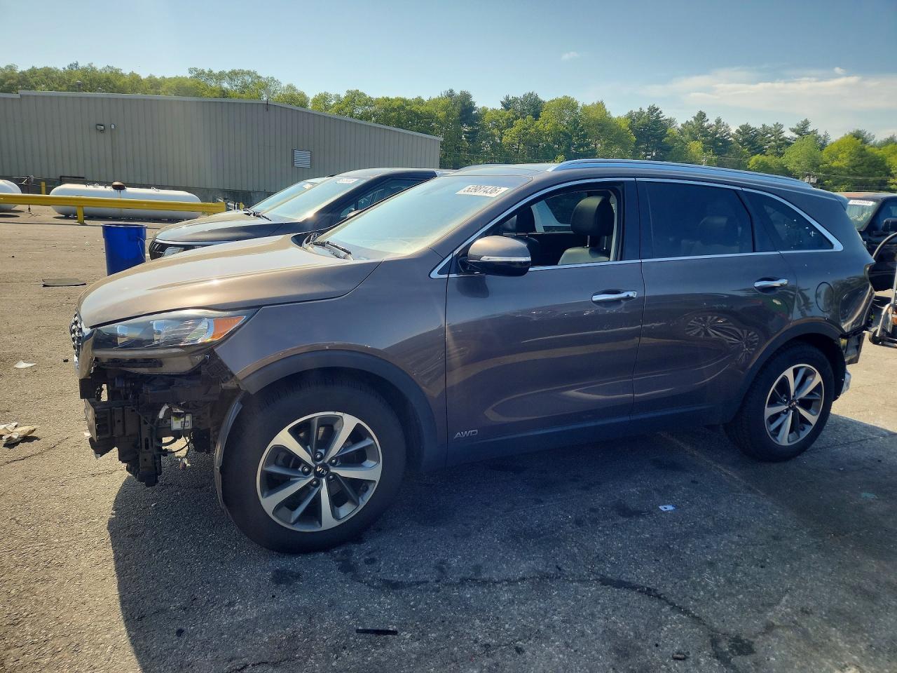 Salvage Kia Sorento Image