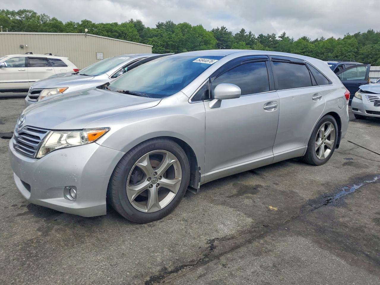 Salvage Toyota Venza Image