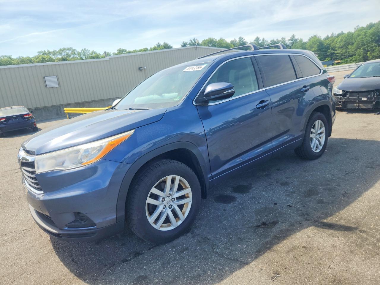 Salvage Toyota Highlander Image