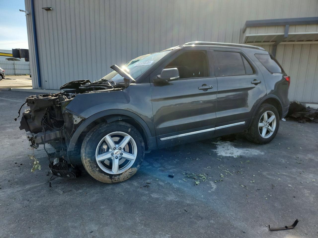 Salvage Ford Explorer Image