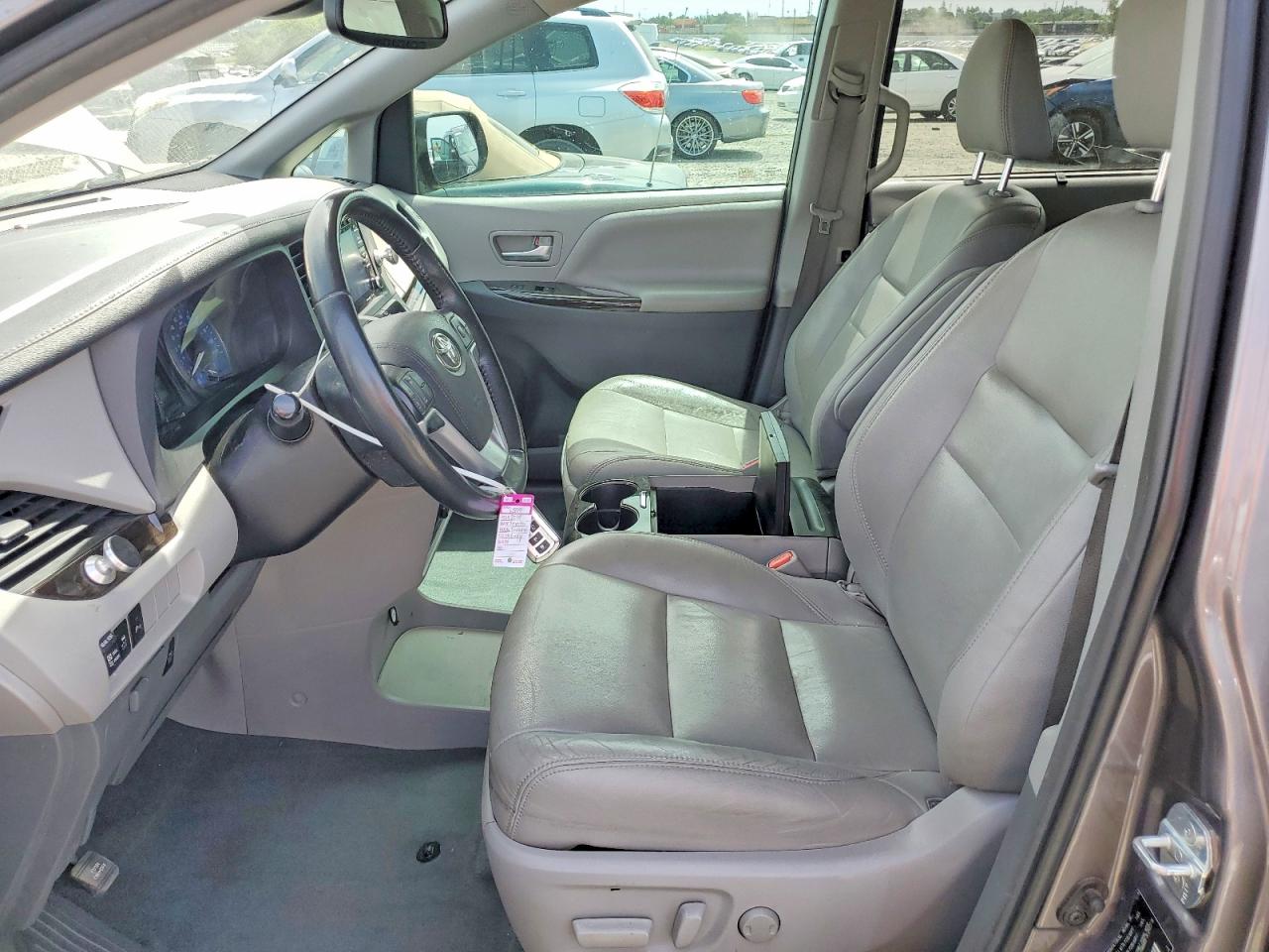 Toyota Sienna Xle 8-passenger