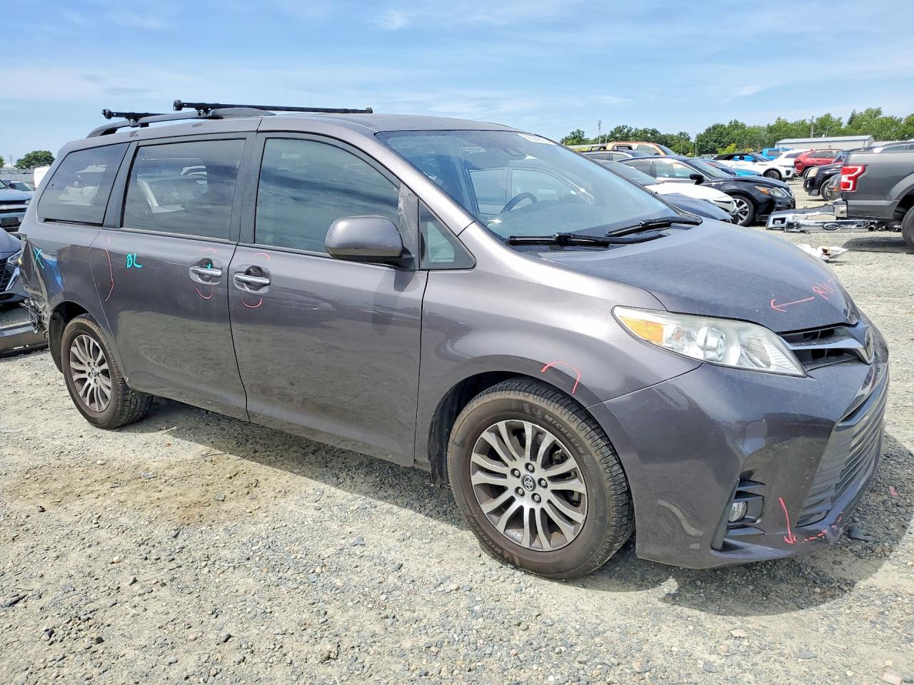 Toyota Sienna Xle 8-passenger
