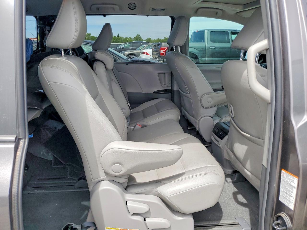 Toyota Sienna Xle 8-passenger