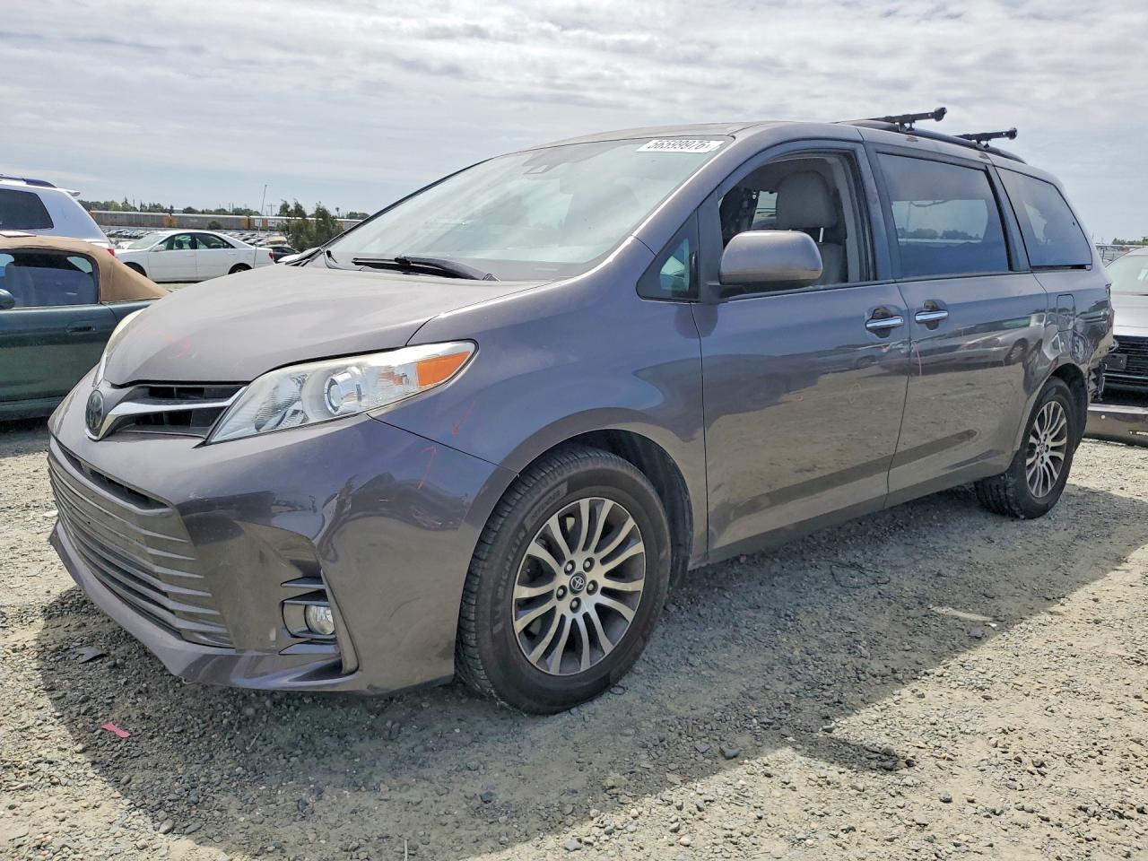 Salvage Toyota Sienna Image