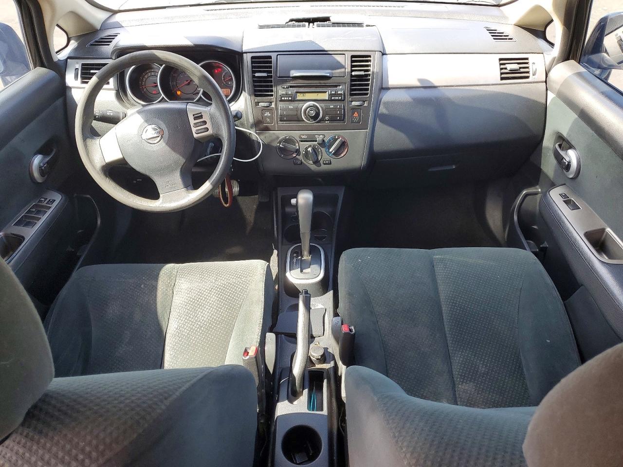 Nissan Versa 1.8 S