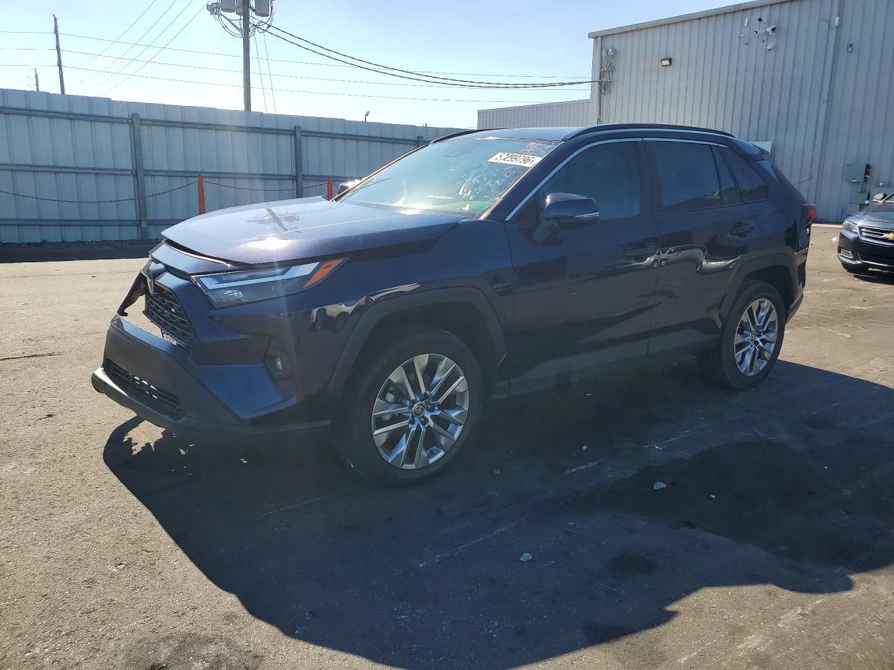 Salvage Toyota RAV4 Image