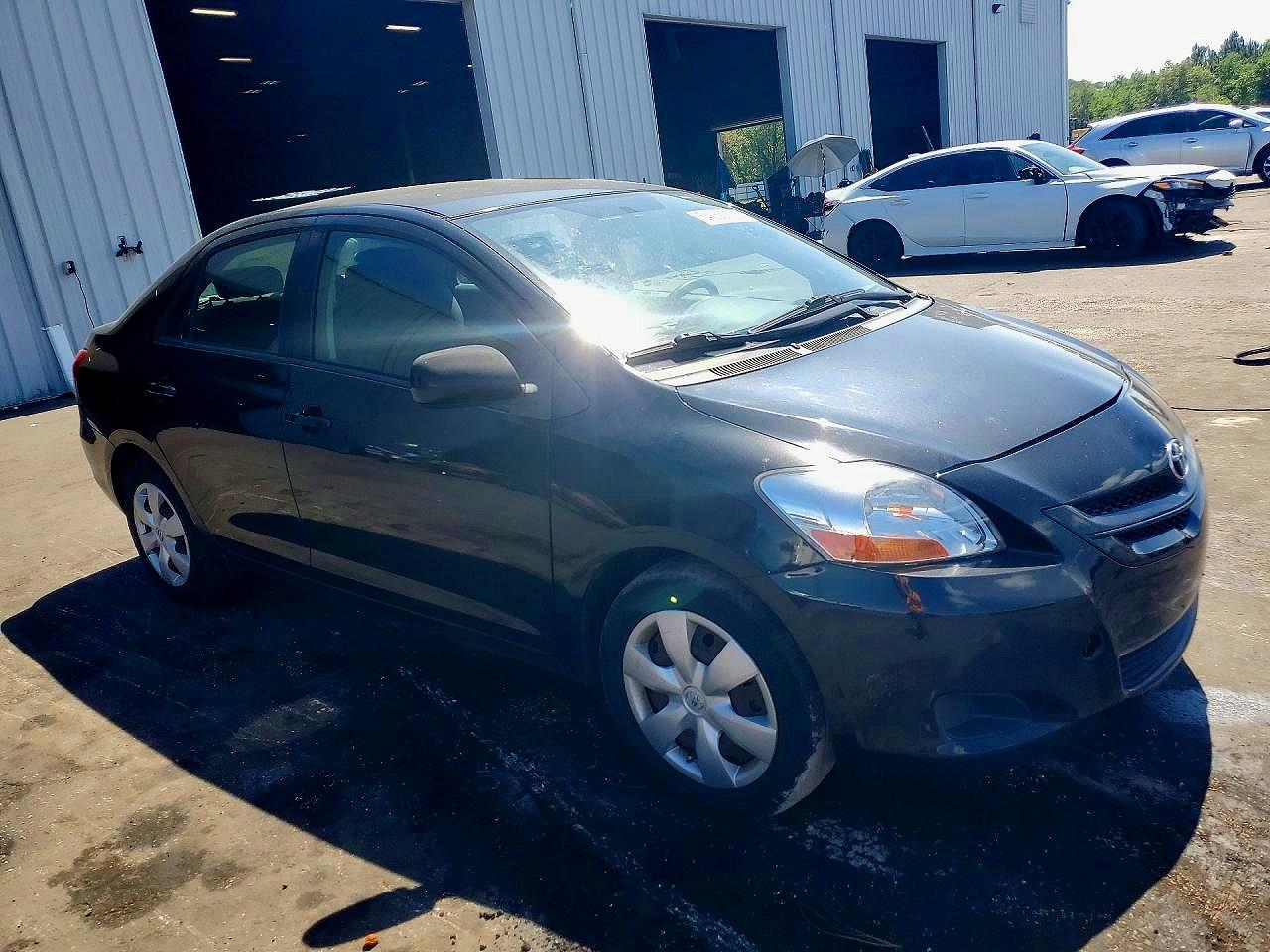 Toyota Yaris Base