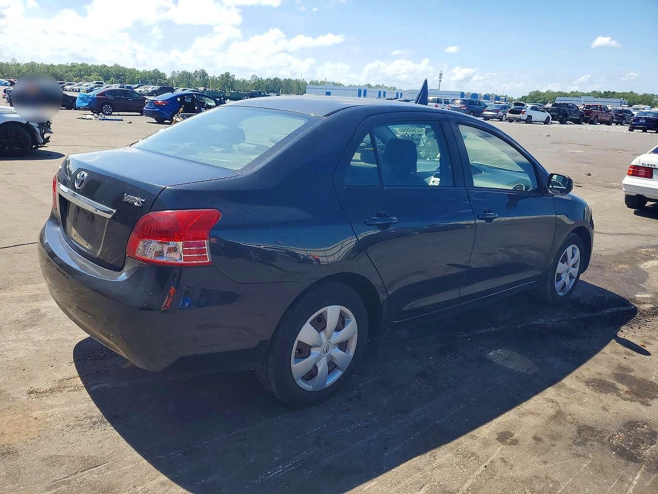Toyota Yaris Base