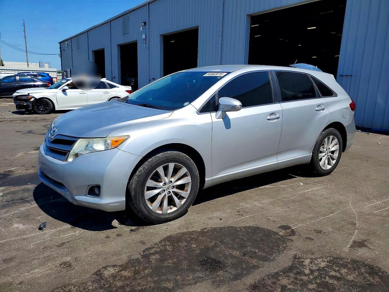 Salvage Toyota Venza Image