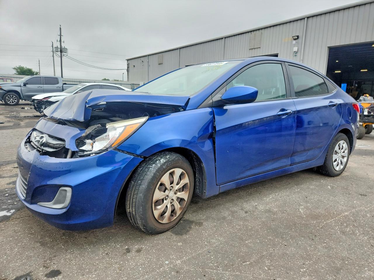 Salvage Hyundai ACCENT Image