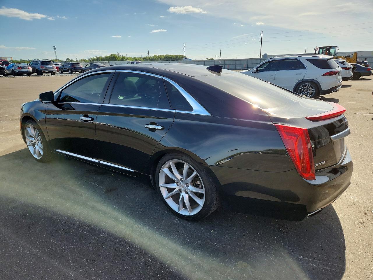 Cadillac XTS Luxury Collection