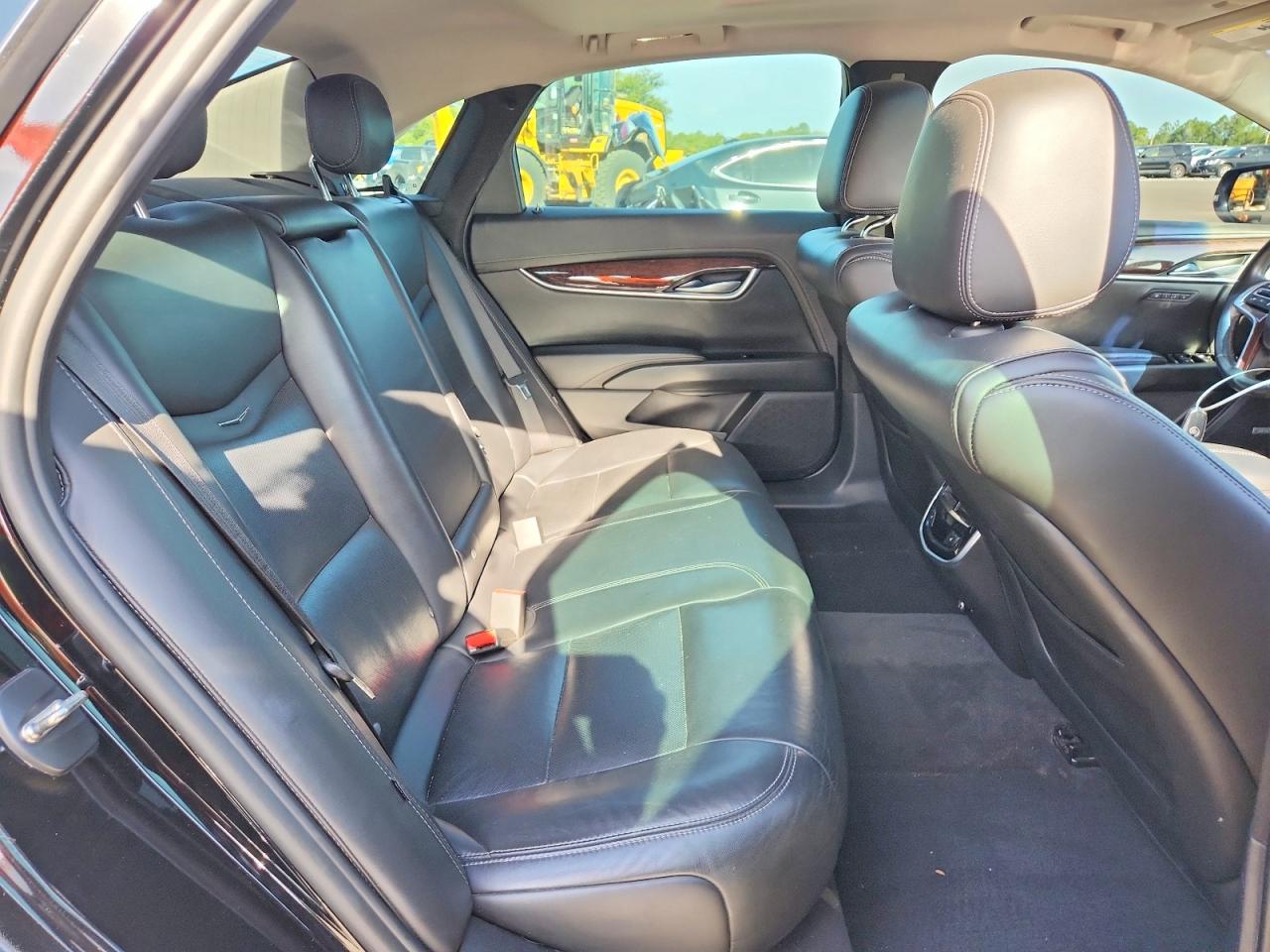 Cadillac XTS Luxury Collection