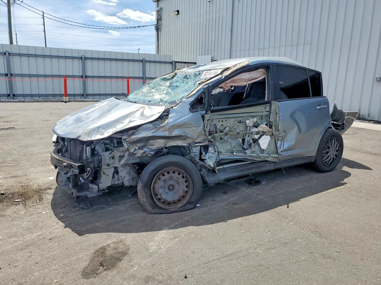 Salvage Nissan Versa Image