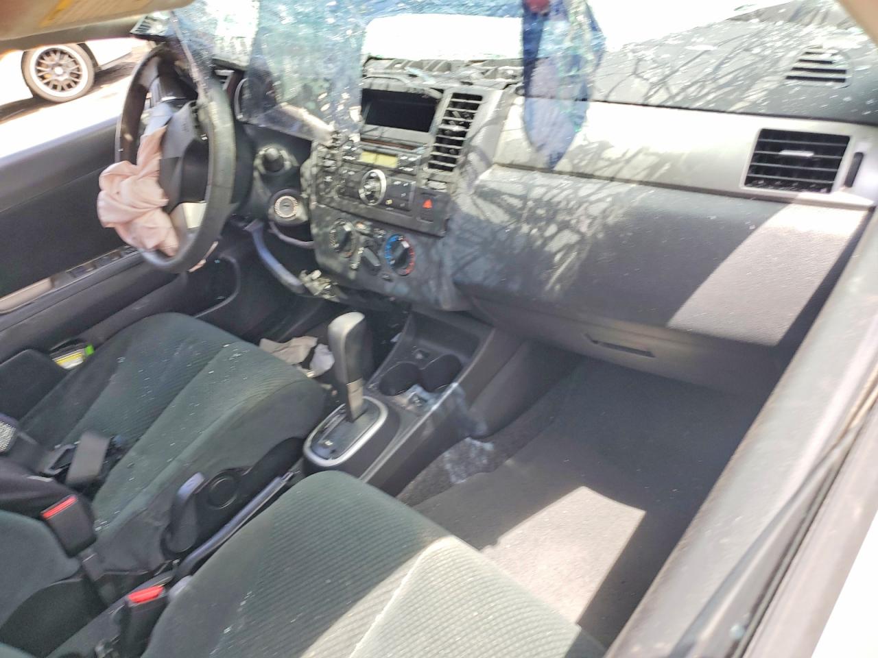 Nissan Versa 1.8 S