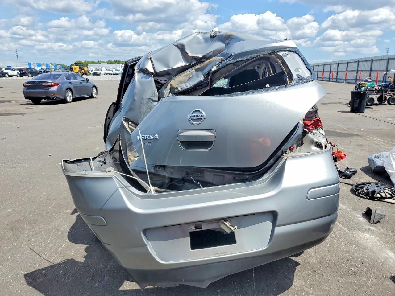 Nissan Versa 1.8 S