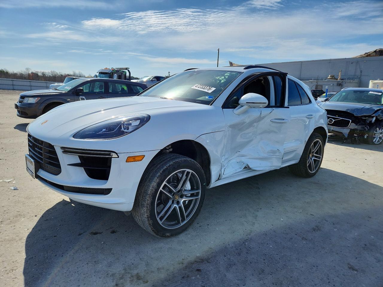 Salvage Porsche Macan Image