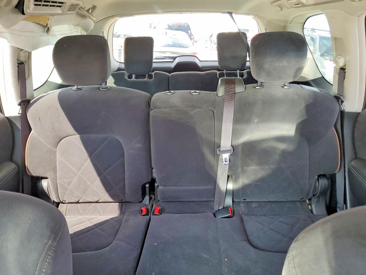 Nissan Armada Sv