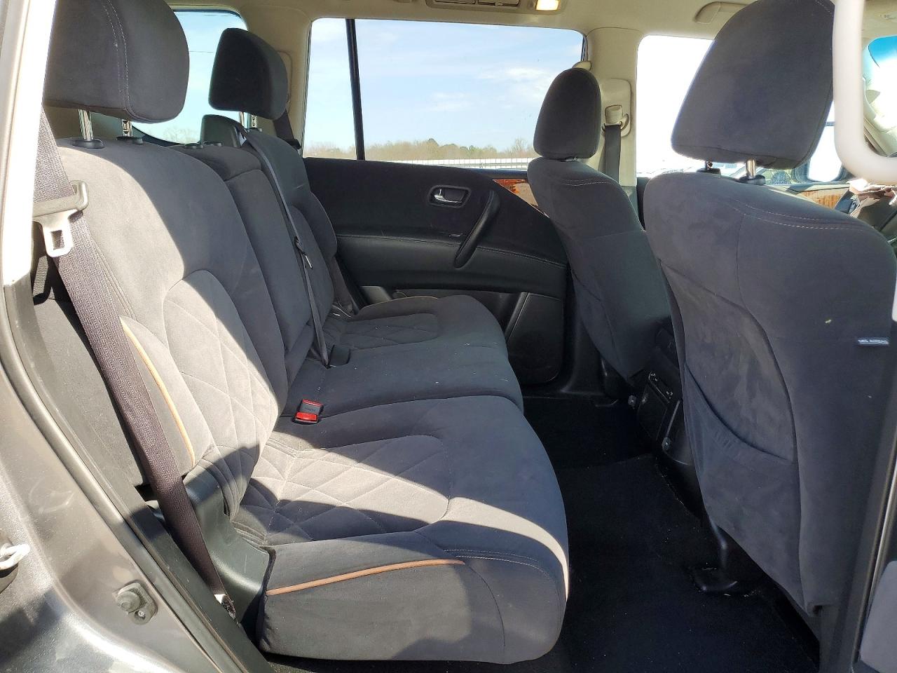 Nissan Armada Sv