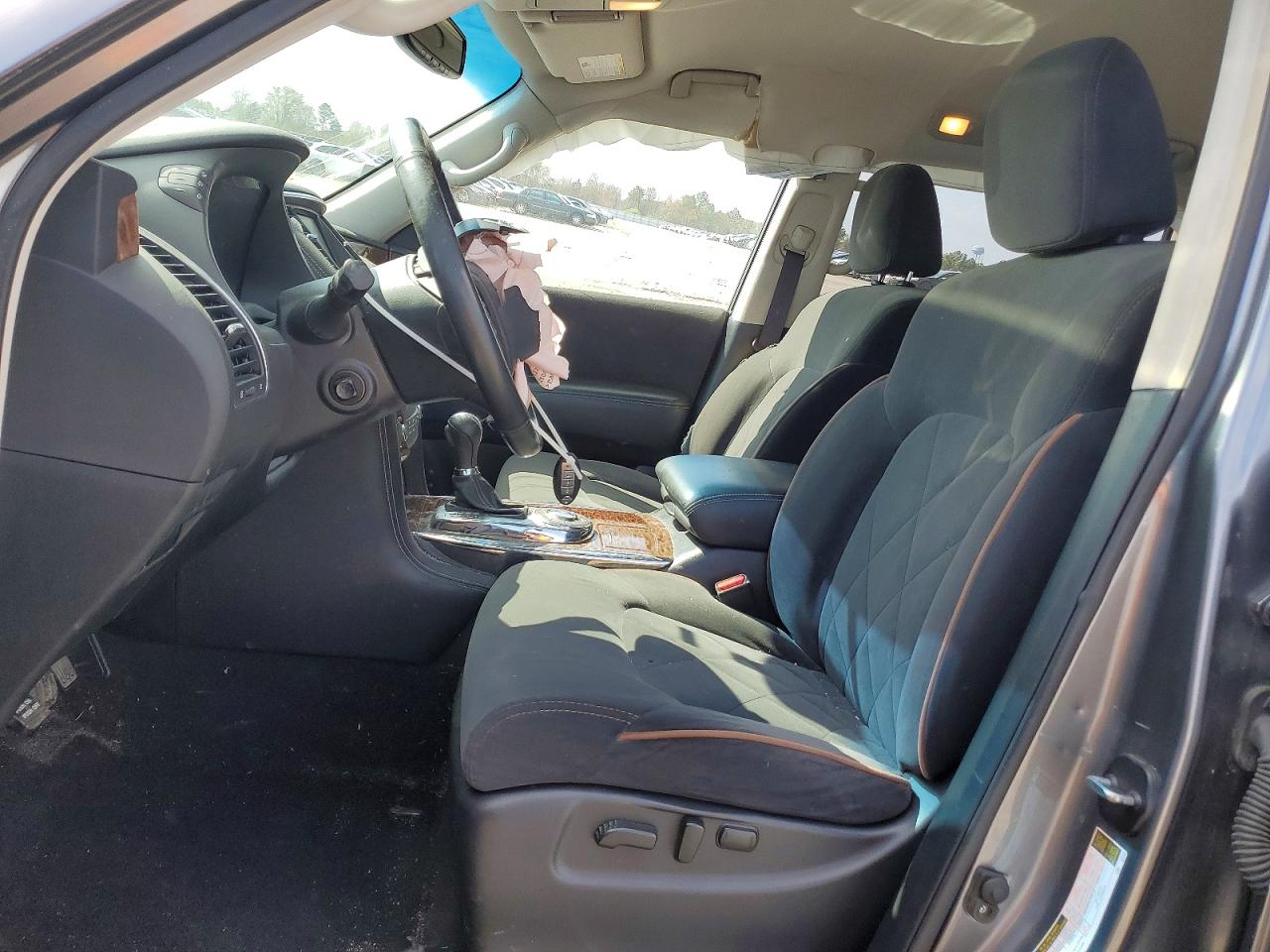Nissan Armada Sv
