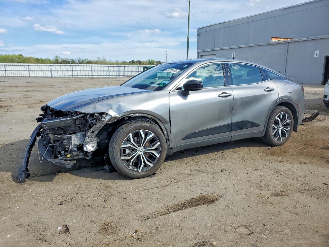 Salvage Toyota Crown Image