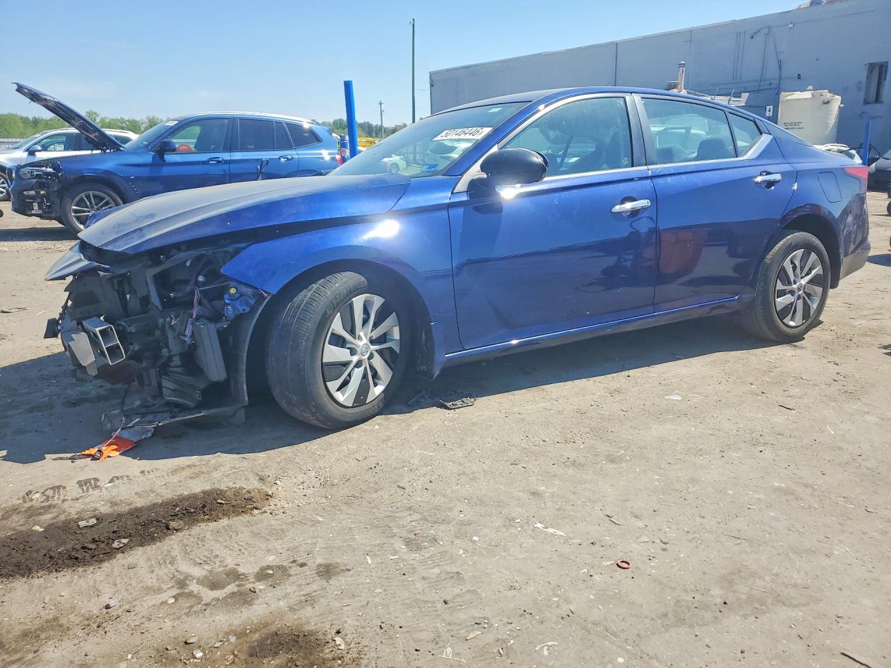 Salvage Nissan Altima Image