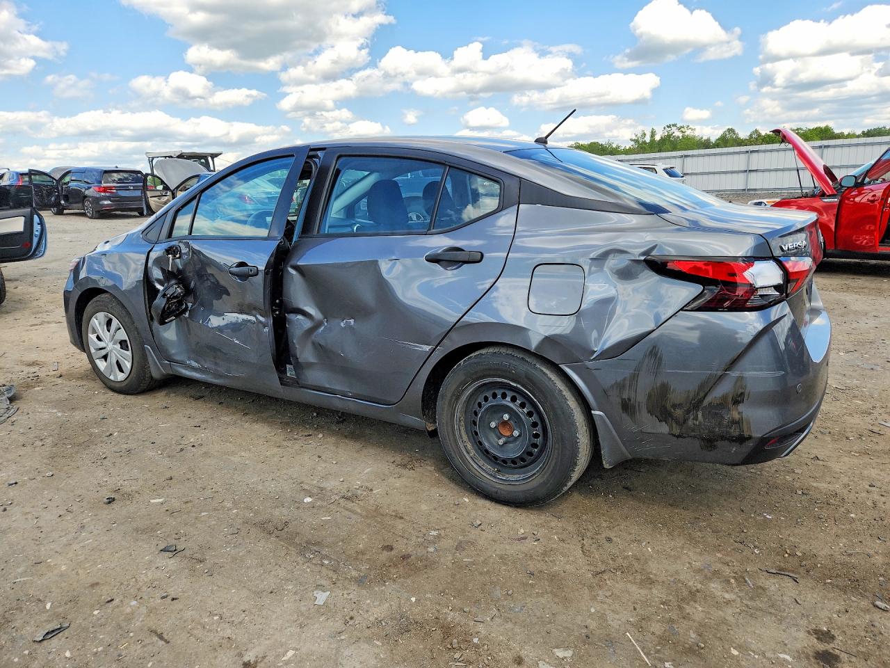 Nissan Versa S