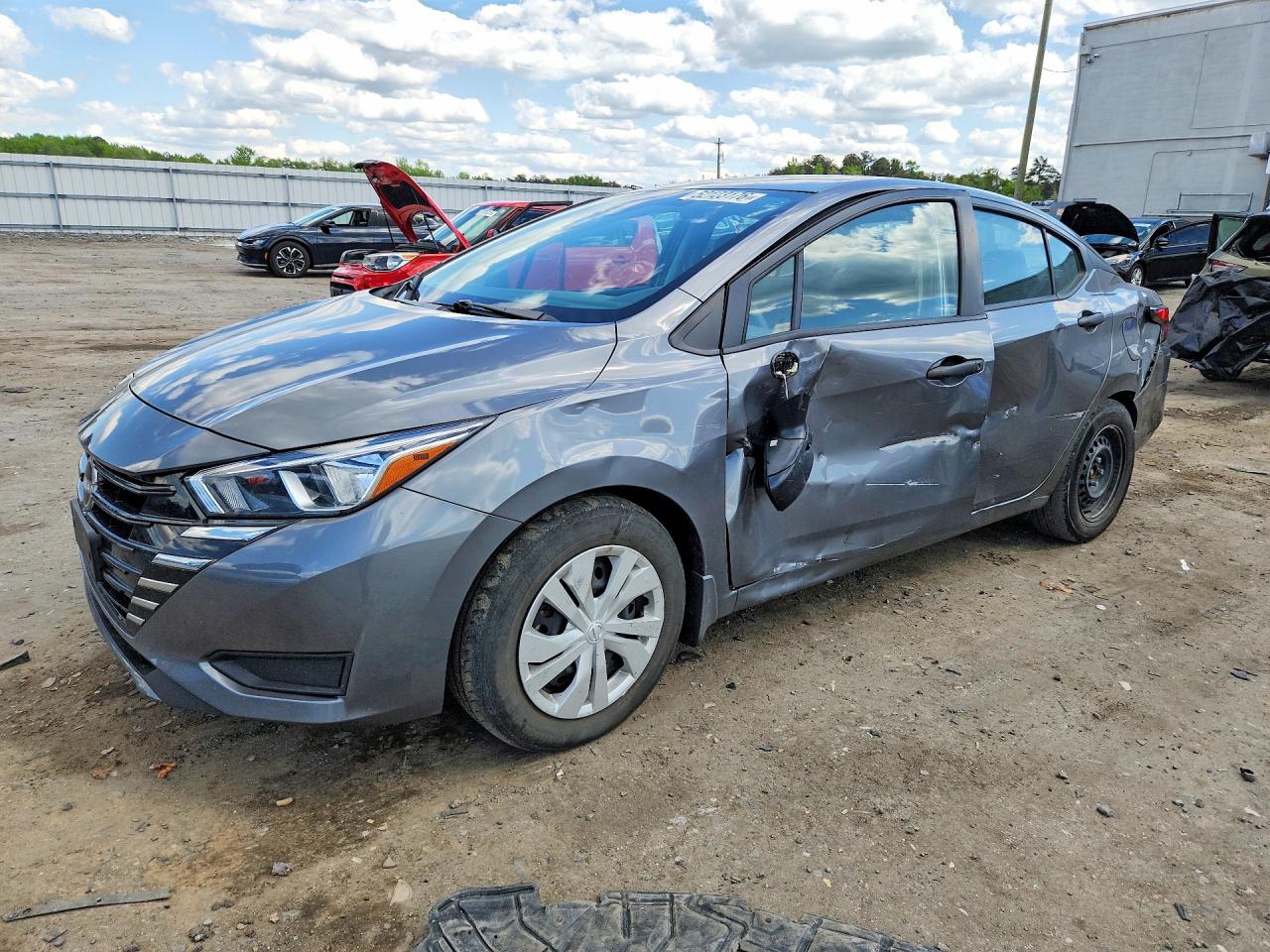 Salvage Nissan Versa Image