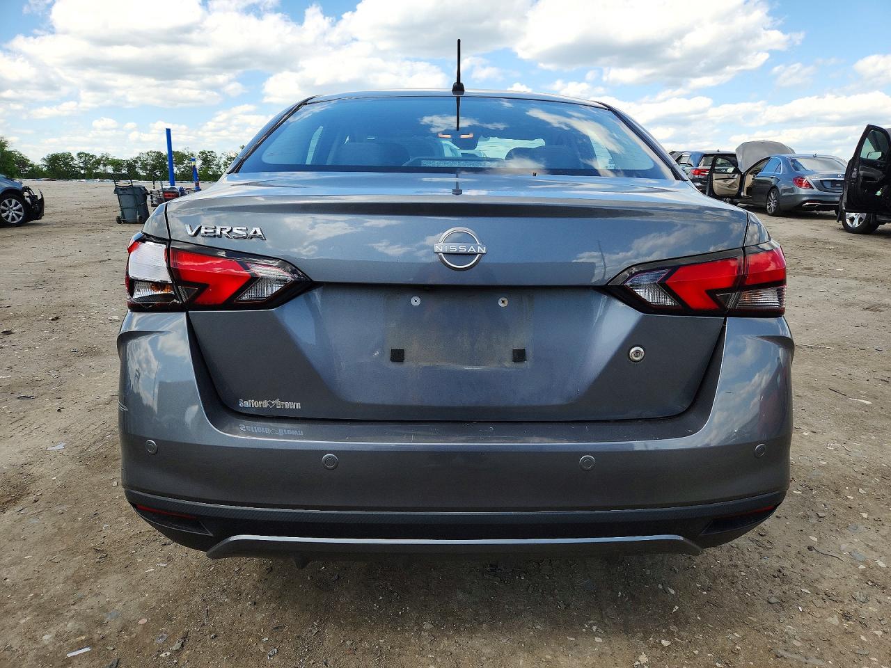 Nissan Versa S