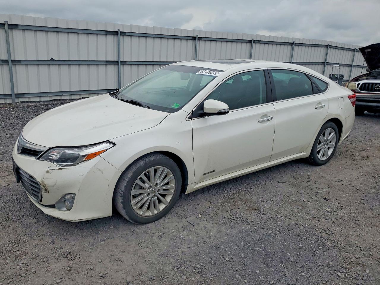 Salvage Toyota Avalon Image