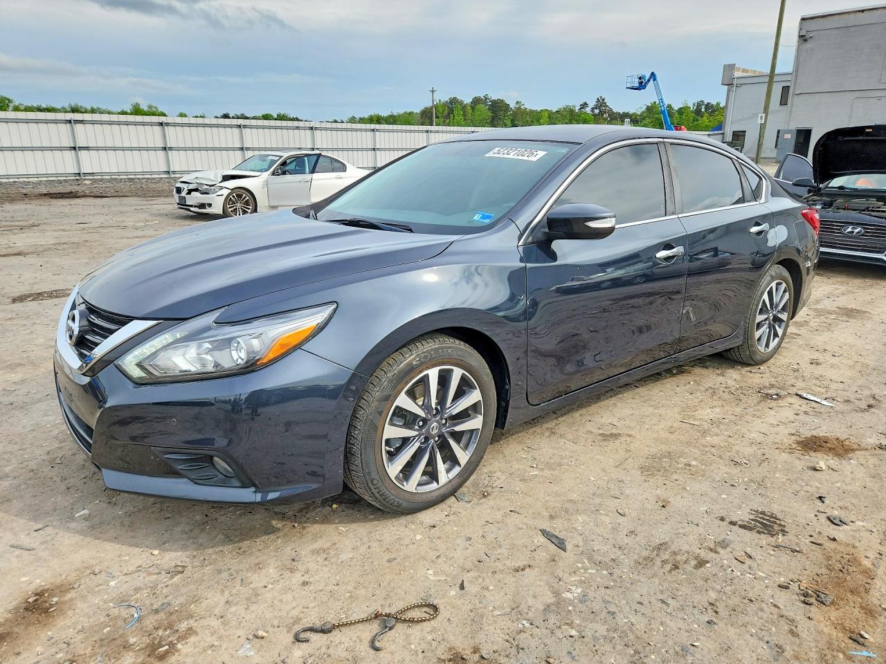 Salvage Nissan Altima Image