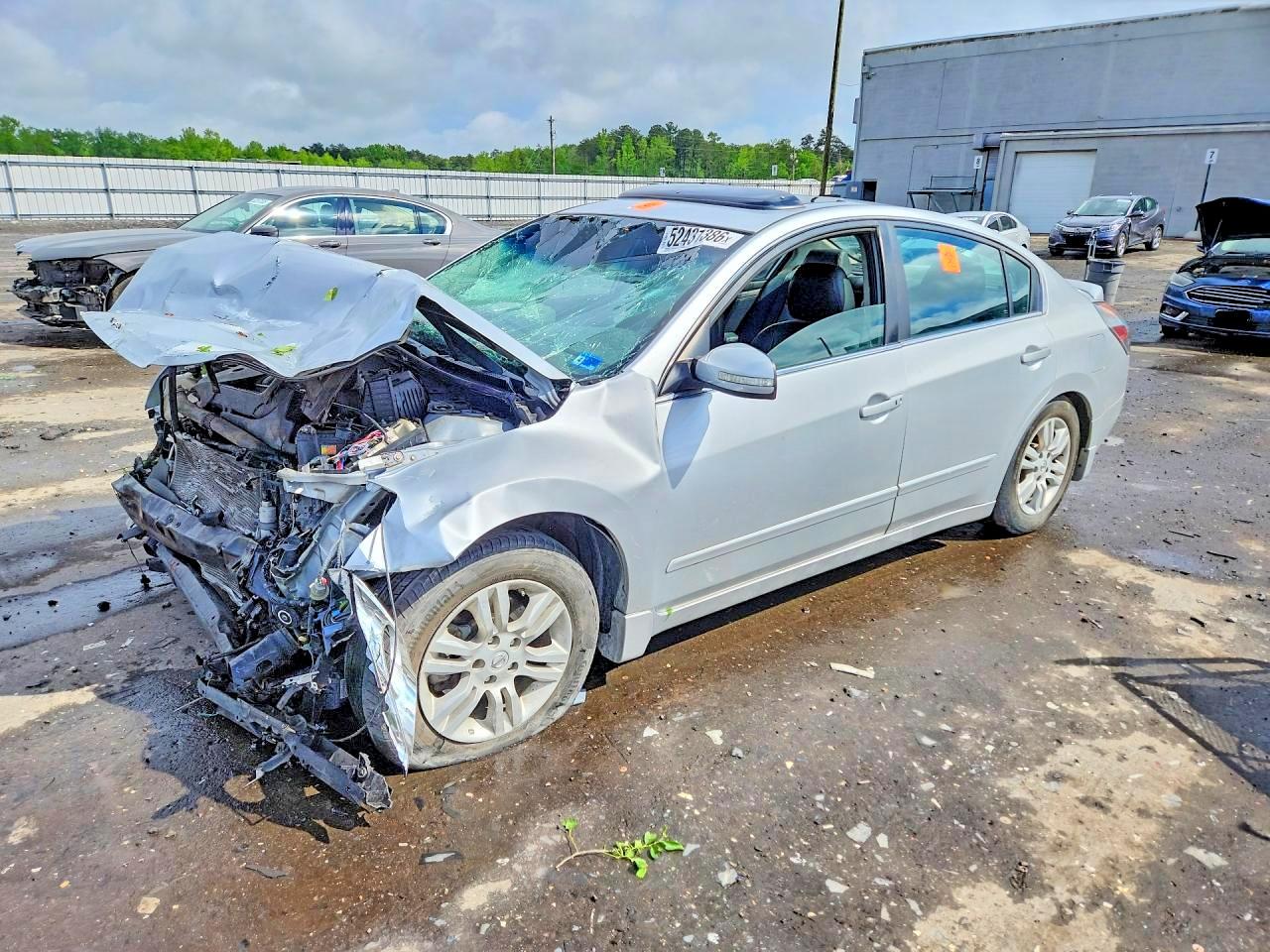 Salvage Nissan Altima Image