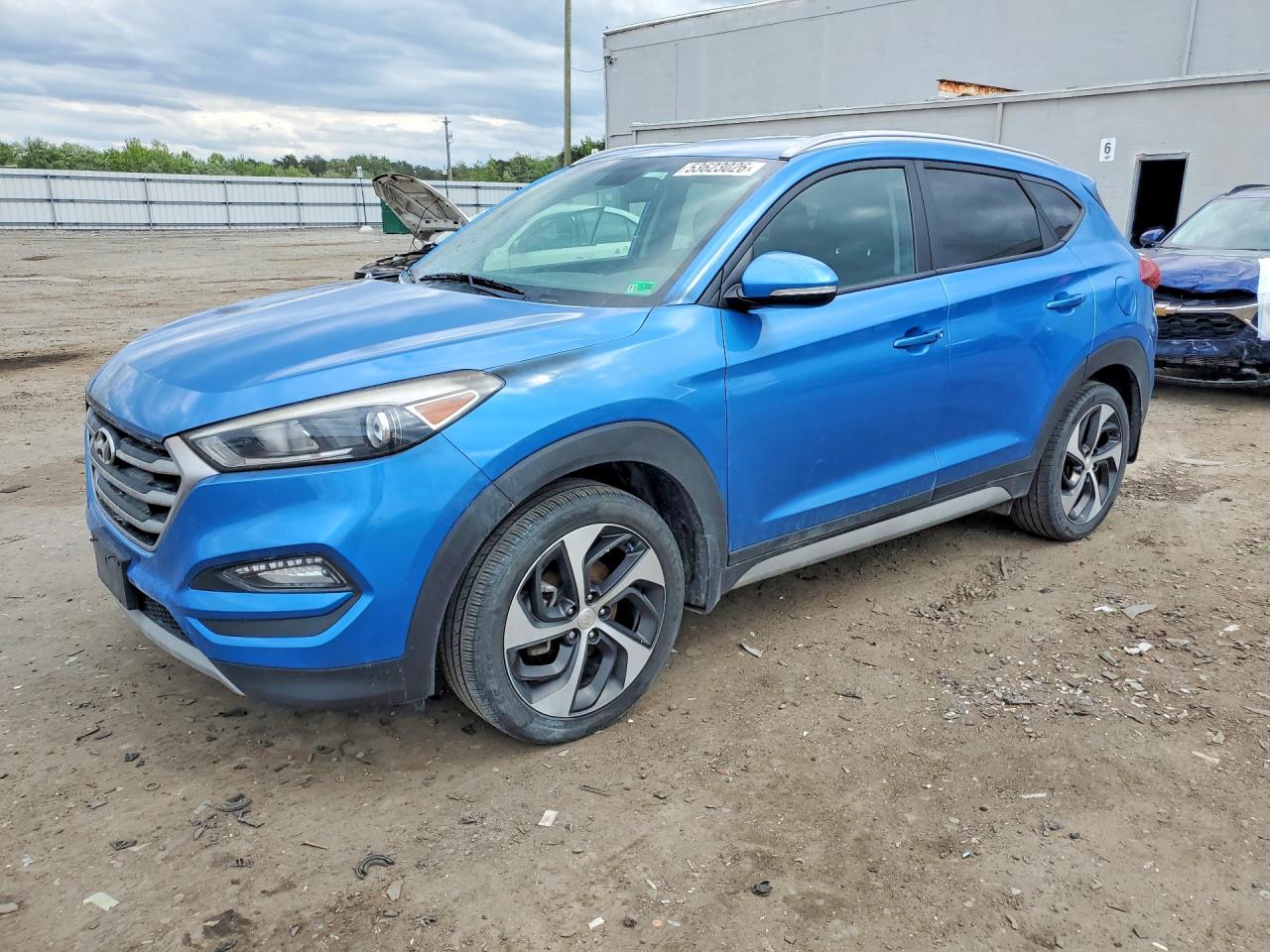 Salvage Hyundai TUCSON Image