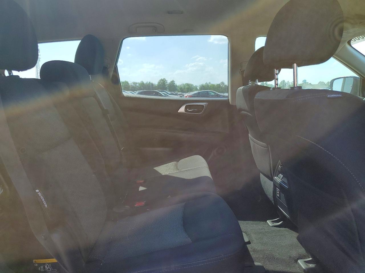 Nissan Pathfinder Sv