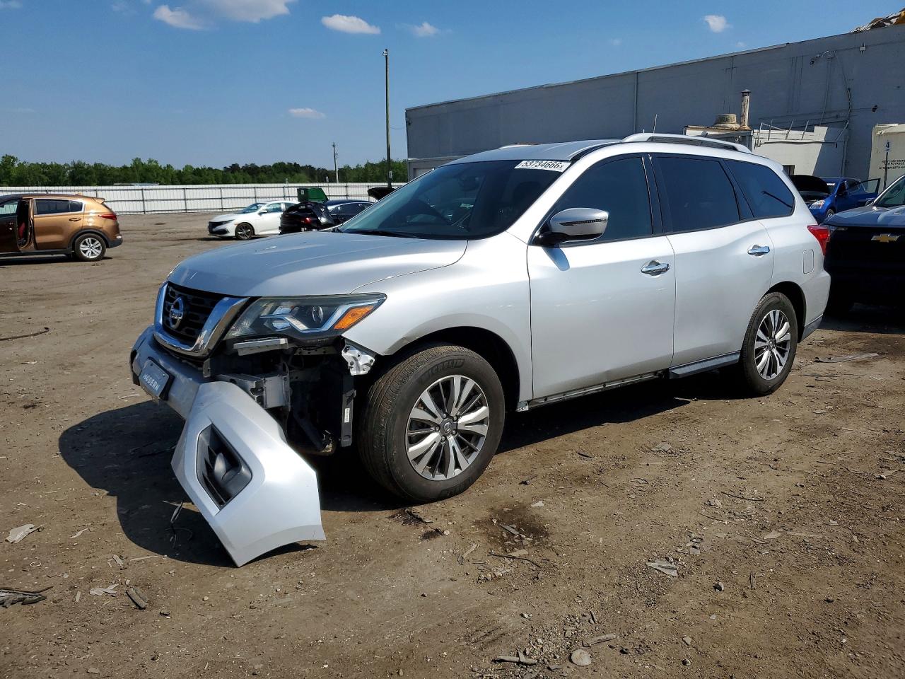 Salvage Nissan Pathfinder Image